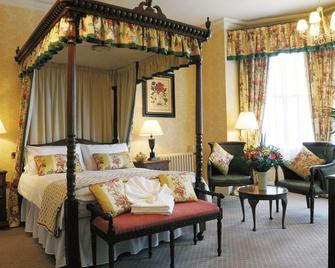 The Bear Hotel - Devizes - Schlafzimmer