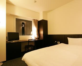 Green Rich Hotel Tosu Ekimae - Tosu - Bedroom