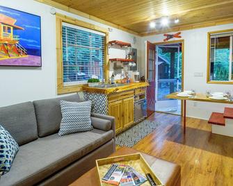 Adorable A-Frame Cabin, Steps to Lake Cu - Hoodsport - Living room