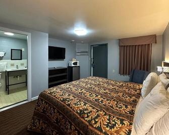 Rodeway Inn And Suites - Walhalla - Bedroom