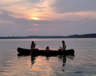 secluded peaceful lakefront 4br/2ba BOOK NOW! - Menahga