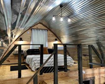 'Hangar 22' - Foxtail Orchards, Inc - Tazewell - Habitación