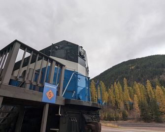 LOGE Glacier National Park - Essex - Building