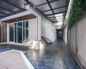 Mitr Inn Mrt Samyot Station - The Grand Palace - Bangkok - Pool