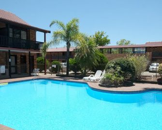 Maclin Lodge Motel - Campbelltown - Piscina
