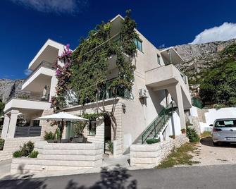 One bedroom apartment with terrace Drašnice, Makarska (A-22698-c) - Podgora - Gebäude