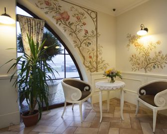 Villa Estera - Hotel & Restauracja - Pruszków - Lobby
