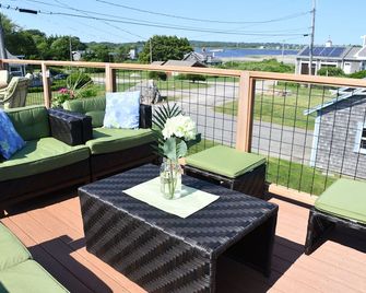 3 minute walk to the beach, panorami view, pastoral setting -pet friendly - Westport - Balcony