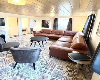 Farmhouse in Nederweert near Canal Trails - Ospel - Lounge