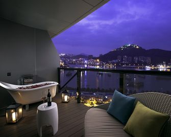 Phoenix Island Resort Sanya - سانيا - شرفة