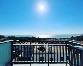 دو بٕتش هوتل - Jinhu Township - شرفة