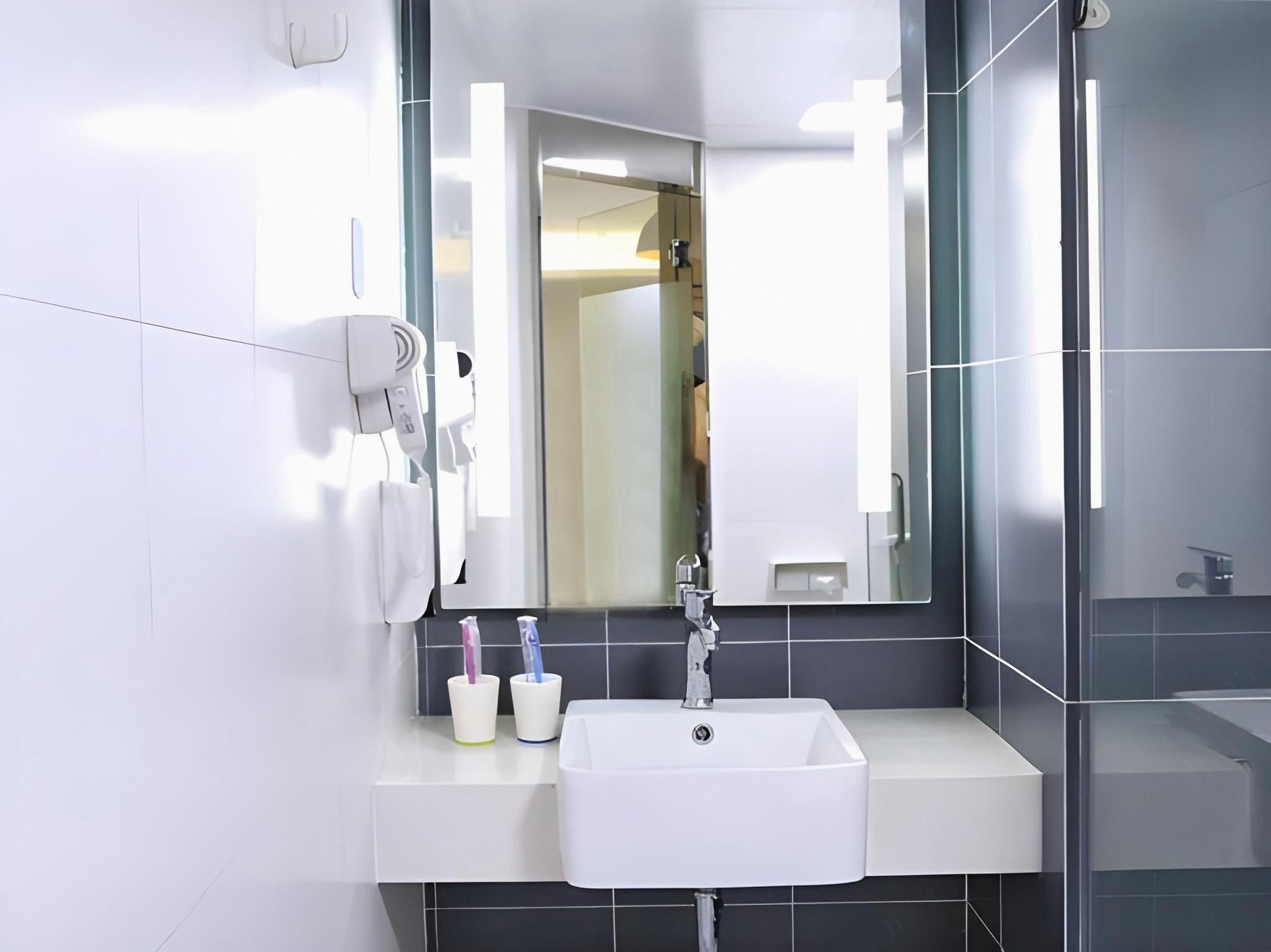 Bohai Hotel (Zhuhai Lovers Middle Road)