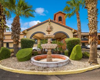 Quality Inn and Suites Goodyear - Phoenix West - Goodyear - Budova