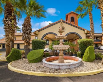 Quality Inn and Suites Goodyear - Phoenix West - Goodyear - Budova