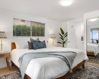 The Pelican - Encinitas - Bedroom