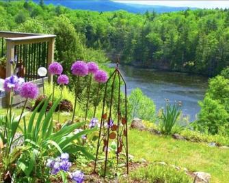Hilltop Home With Great Views - Putney - Vista del exterior