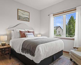 25min To Capitol - Groups - King Suite - Game Room - Stoughton - Bedroom