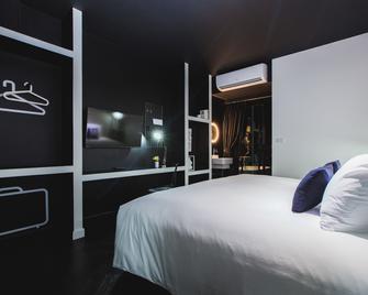 بلو مانكي هب آند هوتل فوكيت - اعتماد SHA Extra Plus - بوكيت تاون - غرفة نوم