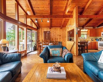 Goss Lake Getaway by AvantStay Lakefront Escape - Langley - Lounge