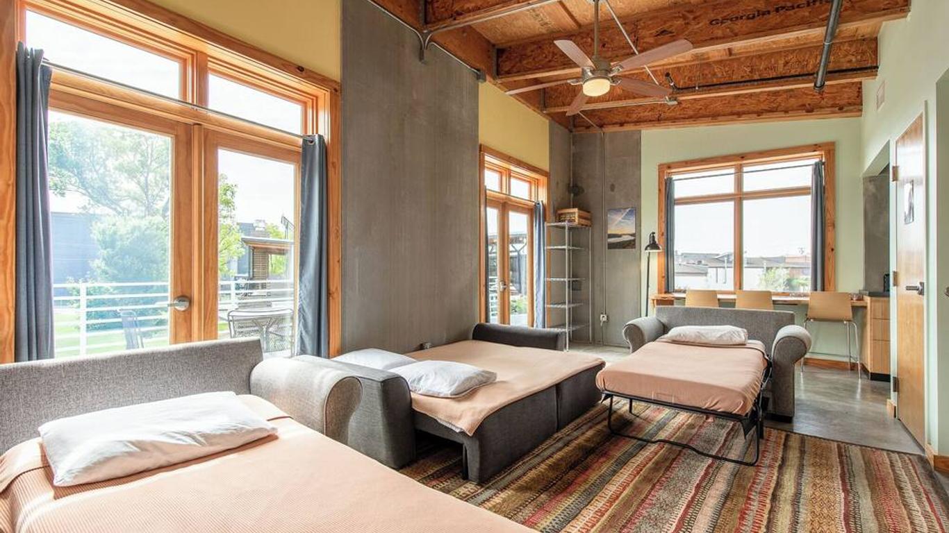 The Crash Pad - An Uncommon Hostel