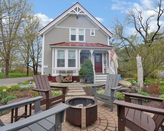 James Place Inn Bed and Breakfast - Freeport - Patio