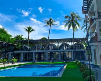 Adventure Dome Resort - Kep - Zwembad