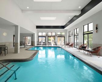 Hampton Inn and Suites DFW West - Hurst - Piscina