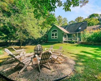 Scandia - Hot Tub, Arcade, Dog-Friendly, and Walk to Marina! - Sister Bay - Patio