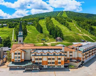 Stratton Slopeside Condos At The Landmark! 400 Feet To Lift! - Stratton - Building