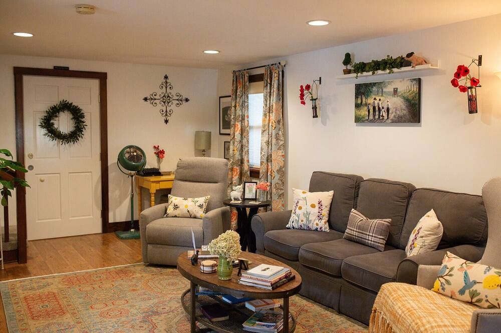 2 Bedroom 2 Bath - Pack House Cottage Lancaster County Pa