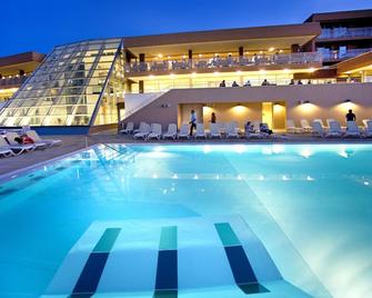 هوتل مولندريو بلافا لاغونا - بوريك - حوض السباحة