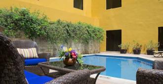 Hotel Plaza Colonial - Campeche - Piscina