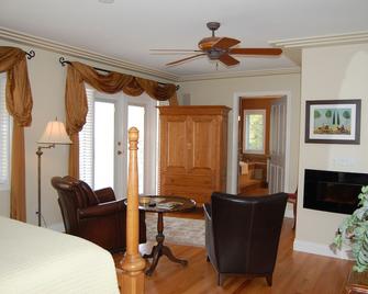 Lakeshore Bed & Breakfast - Kelowna - Bedroom