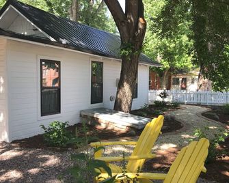 Mulberry Cottage; charming character property near Cañon City & The Royal Gorge. - Florence - Patio