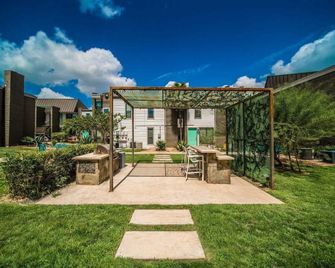 Spacious and Cozy King Bed 2BR Suite 5 Min to DT - Austin - Innenhof