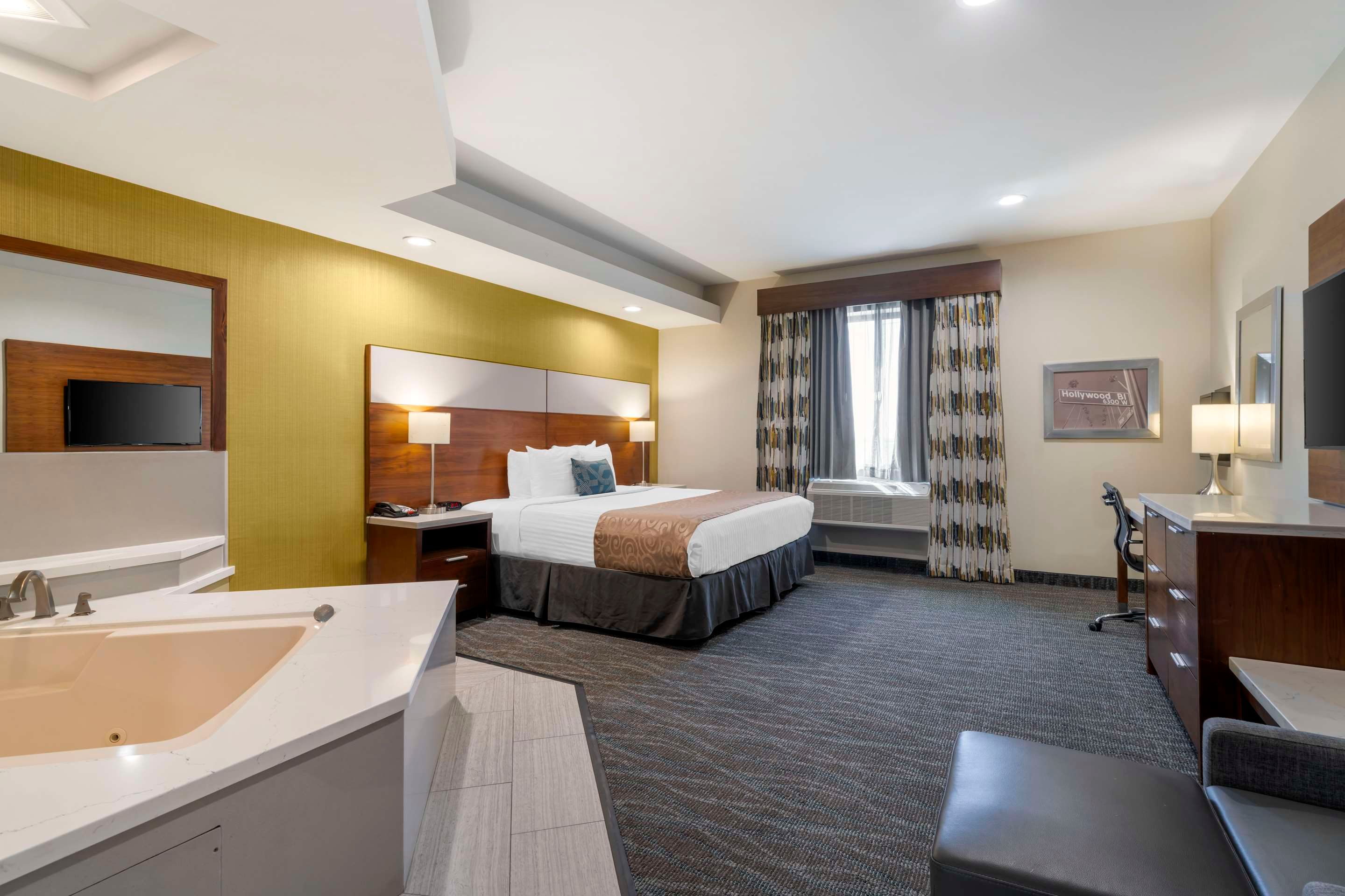 Best Western Plus Gardena Inn & Suites thumbnail 3
