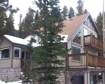 Colorado Mountain Retreat - Spacious Cabin with Hot tub - Idaho Springs - Building