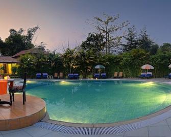 Tiger Trails Resort - Tala - Piscina