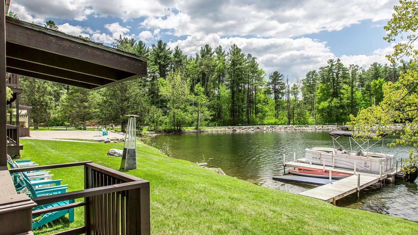 The Black Swan Lee - Lenox, an Ascend Collection Hotel