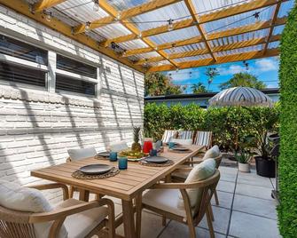 NEW ~ Casa Olita retreat w/pool table - 5 mins from the beach! - Fort Lauderdale - Innenhof