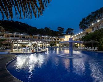 Hotel Arenas en Punta Leona - Agujas - Pool