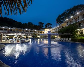 Hotel Arenas en Punta Leona - Agujas - Piscina