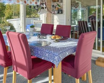 Cozy Home In Tranås With Lake View - Tranås - Comedor