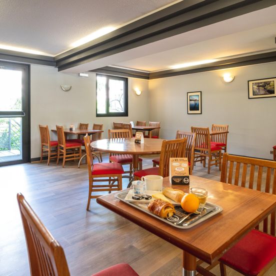B&B HOTEL Rouen Centre Rive Gauche image 1