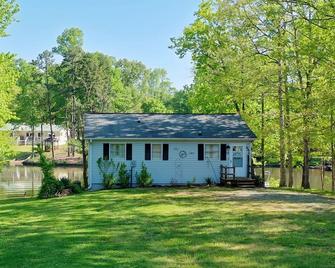 Cute and Cozy High Rock Lake Get-A-Way! - Lexington - Gebäude