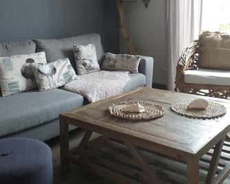 la grange - Eu - Living room