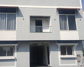 Maharaja guest house nashikkar - Akalkot - Building