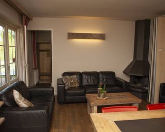 Detached Bungalow With Decorative Fireplace Near the Veluwe - Voorthuizen - Sala de estar