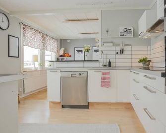Ribo Apartment Arctic - Kiruna - Kök