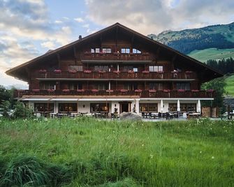 Hotel Alpenland - Gstaad - Edificio